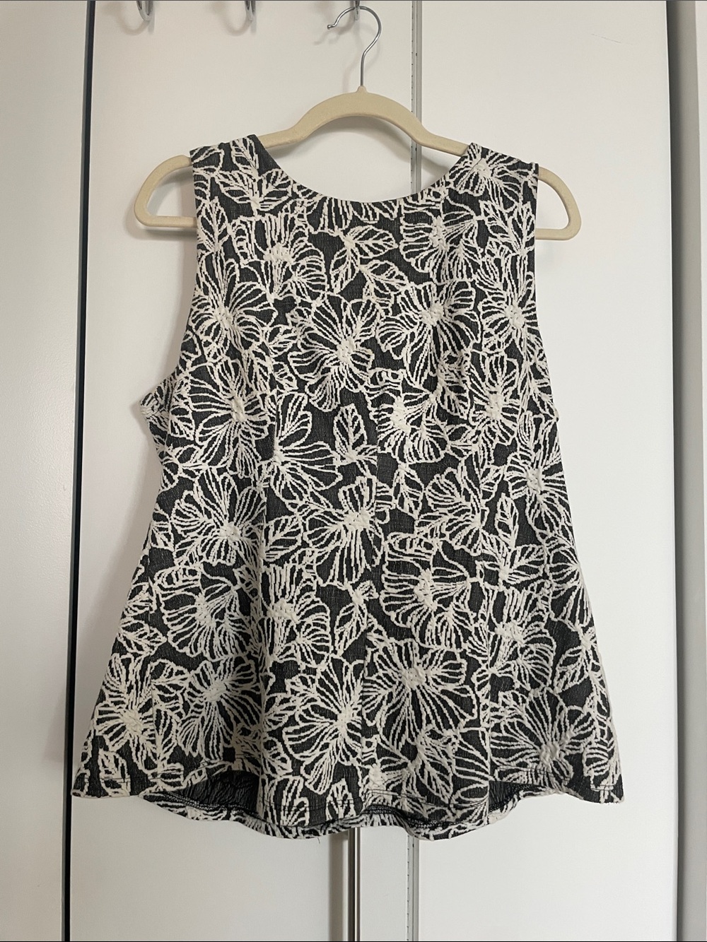 Dark Grey & White Floral Lace-Effect Sleeveless Peplum Dressy Top
